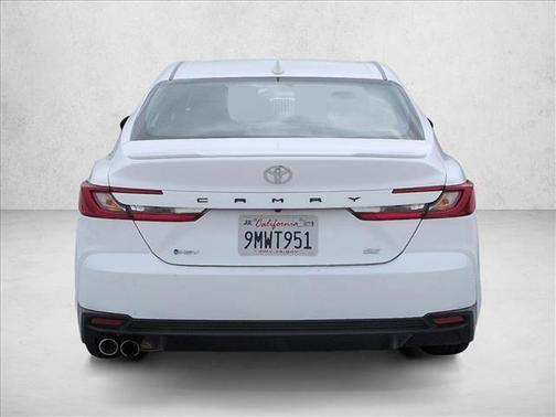 Ice 2025 Toyota Camry SE