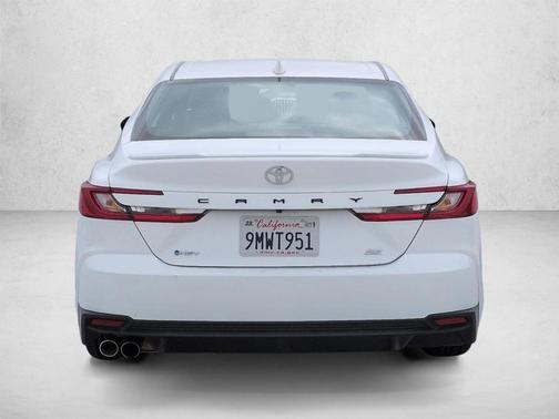 Ice 2025 Toyota Camry SE