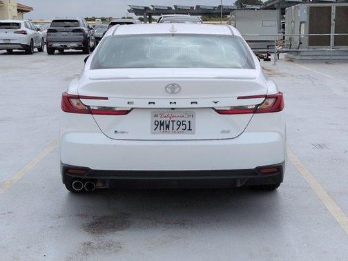 Ice 2025 Toyota Camry SE