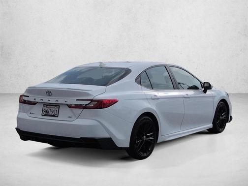 Ice 2025 Toyota Camry SE