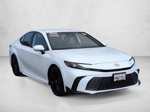 Ice 2025 Toyota Camry SE