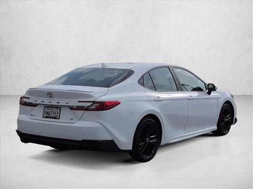 Ice 2025 Toyota Camry SE