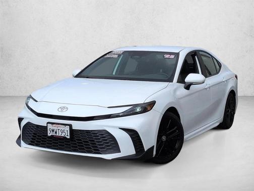 Ice 2025 Toyota Camry SE