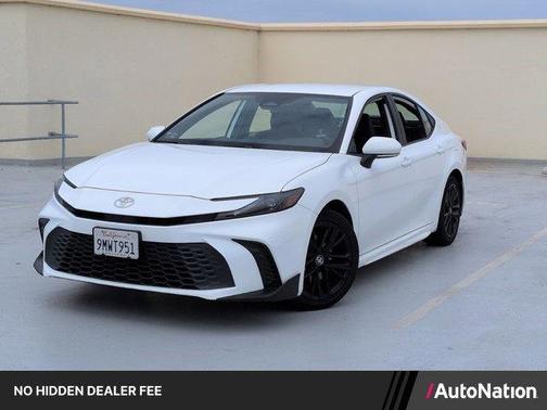 Ice 2025 Toyota Camry SE