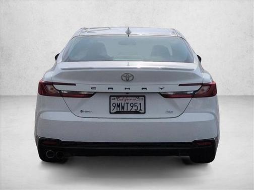 Ice 2025 Toyota Camry SE