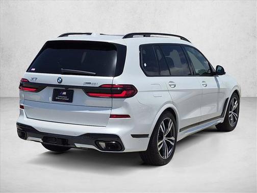 Mineral White Metallic 2027 BMW X7 xDrive40i
