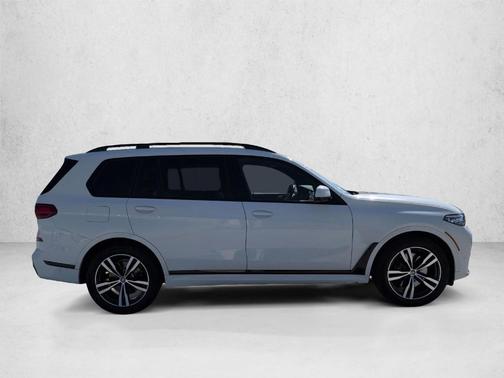 Alpine White 2022 BMW X7 xDrive40i