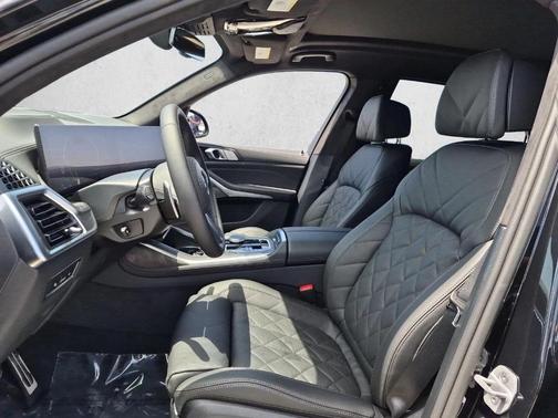 Black Sapphire Metallic 2027 BMW X7 xDrive40i