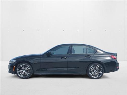 2022 BMW 330e 330e