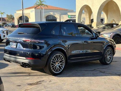 2023 Porsche Cayenne Platinum Edition