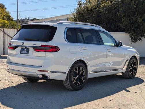 2025 BMW X7 xDrive40i