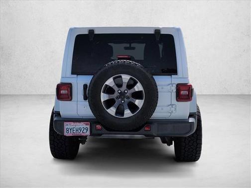 Bright White Clearcoat 2018 Jeep Wrangler Unlimited Sahara