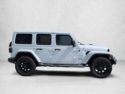 Bright White Clearcoat 2018 Jeep Wrangler Unlimited Sahara