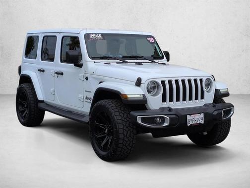 Bright White Clearcoat 2018 Jeep Wrangler Unlimited Sahara