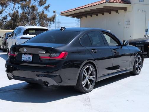 Black Sapphire Metallic 2022 BMW 330 i