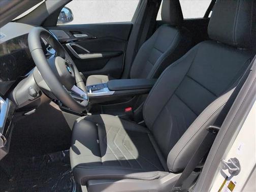 Alpine White 2026 BMW X2 xDrive28i