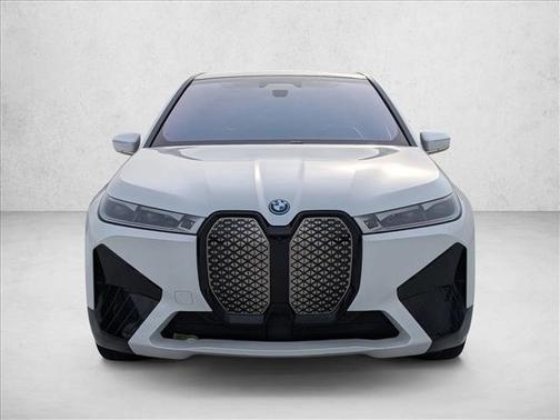 Mineral White Metallic 2023 BMW iX M60