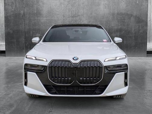 2025 BMW 740 i