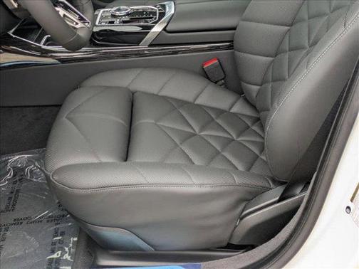 2025 BMW 740 i