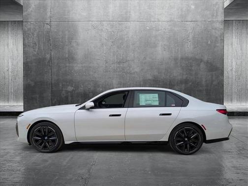 2025 BMW 740 i