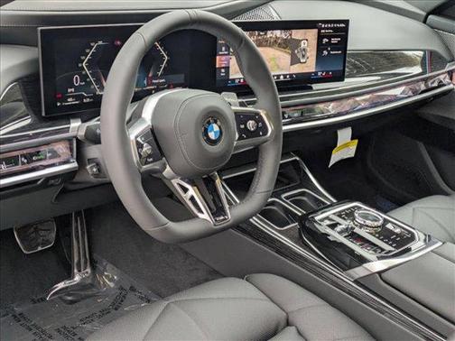 2025 BMW 740 i