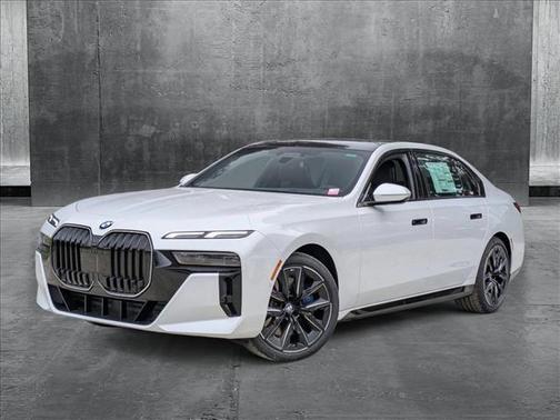 2025 BMW 740 i