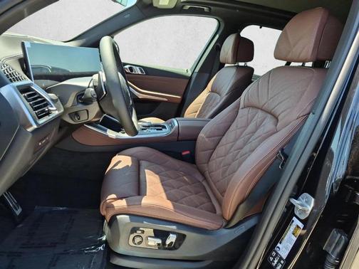 Black Sapphire Metallic 2026 BMW X5 M60i