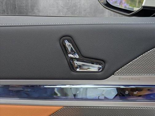2025 BMW 740 i