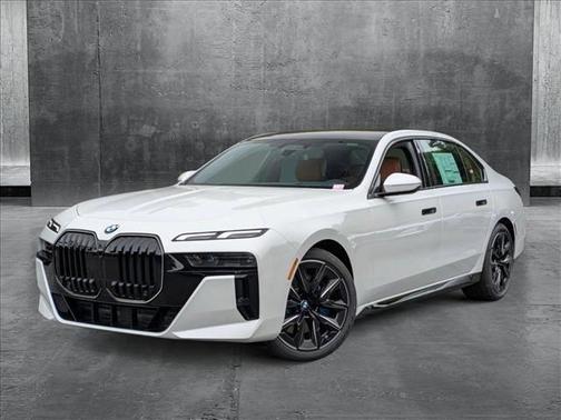 2025 BMW 740 i