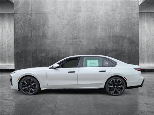 2025 BMW 740 i