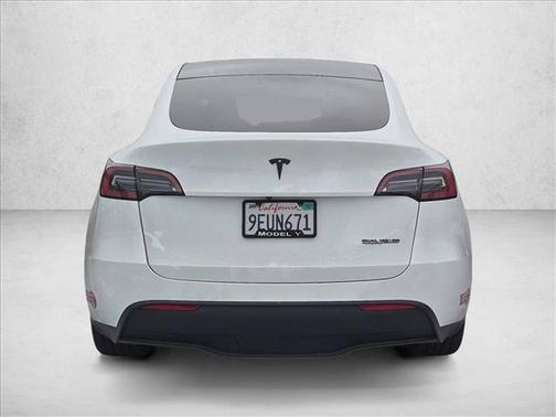 Pearl White Multi 2023 Tesla Model Y Long Range
