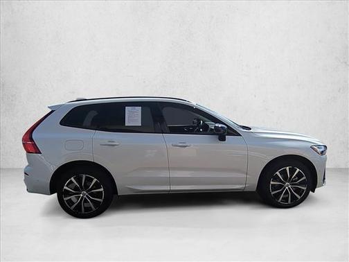 2023 Volvo XC60 B5 Plus Dark Theme