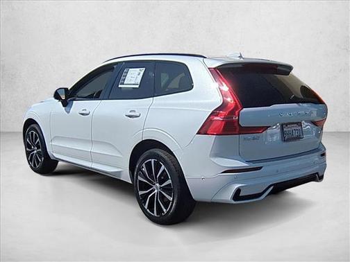 2023 Volvo XC60 B5 Plus Dark Theme