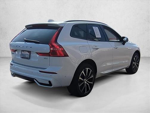2023 Volvo XC60 B5 Plus Dark Theme