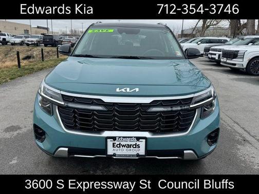 Blue / Black 2026 Kia Seltos S