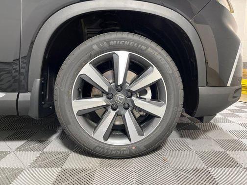2025 Honda Pilot Touring 8-Passenger