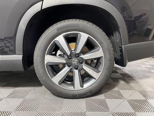 2025 Honda Pilot Touring 8-Passenger