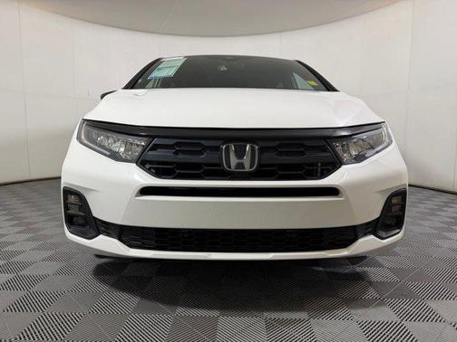 Platinum White Pearl 2025 Honda Odyssey Sport-L