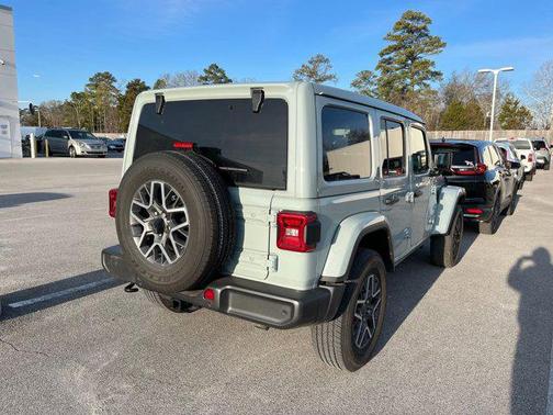 2024 Jeep Wrangler 4-Door Sahara 4x4