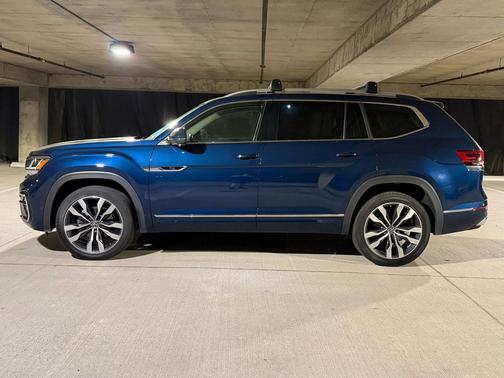 Blue 2022 Volkswagen Atlas 3.6L SEL Premium