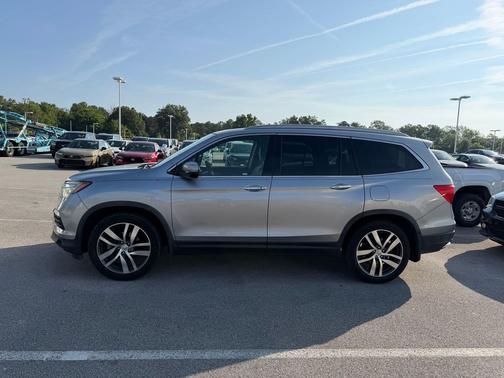 Lunar Silver Metallic 2017 Honda Pilot Touring
