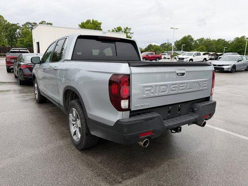 Crystal Black Pearl 2025 Honda Ridgeline RTL