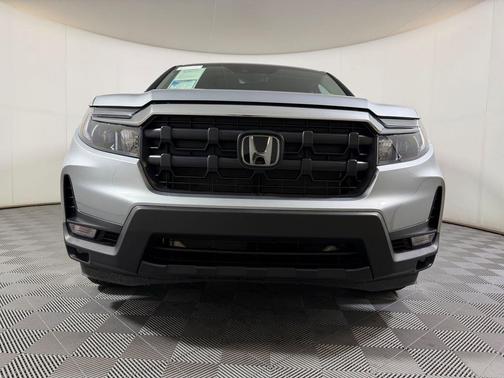 Crystal Black Pearl 2025 Honda Ridgeline RTL