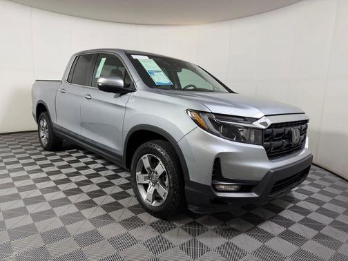 Crystal Black Pearl 2025 Honda Ridgeline RTL