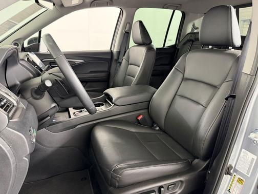 Crystal Black Pearl 2025 Honda Ridgeline RTL