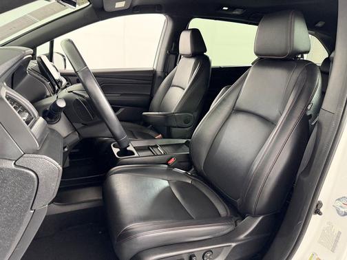 Platinum White Pearl 2024 Honda Odyssey Sport