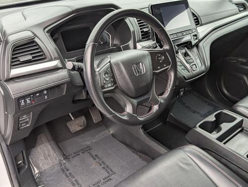 Platinum White Pearl 2024 Honda Odyssey Sport