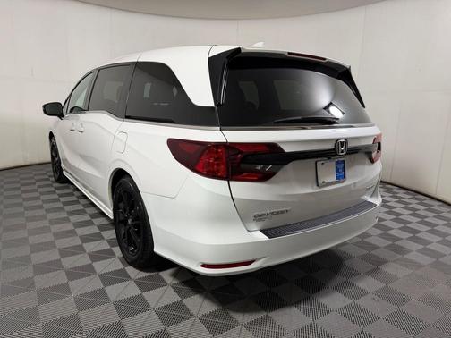 Platinum White Pearl 2024 Honda Odyssey Sport