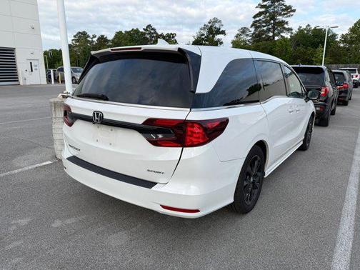 Platinum White Pearl 2024 Honda Odyssey Sport