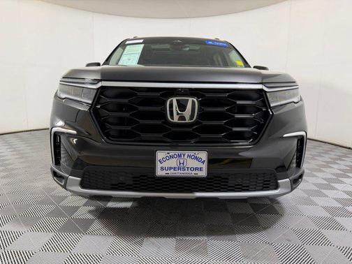 Crystal Black Pearl 2025 Honda Pilot Elite